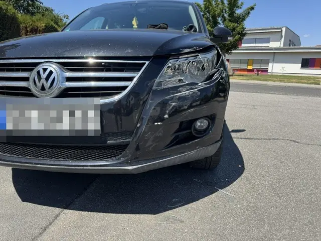 VW Tiguan – Detailaufnahme: Frontschaden